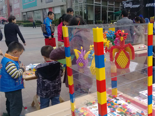 乐为展柜（已申请专利），乐为造型（火鸟，彩色天鹅，驯鹿，花束），乐为塑菱，乐为魔珠