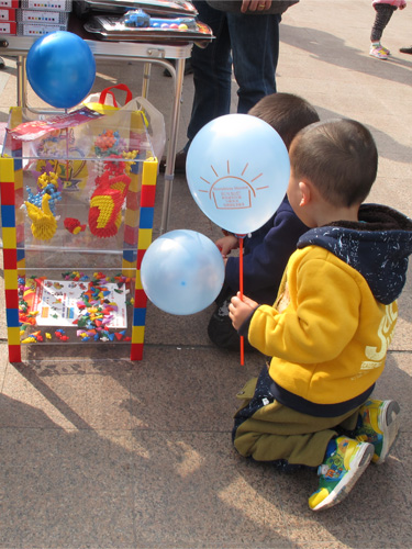 哇哈，好醒目的东东，蹲跪下来好好瞧瞧！