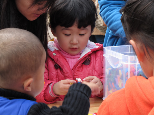 你和妈妈窃窃私语在研究什么呢？