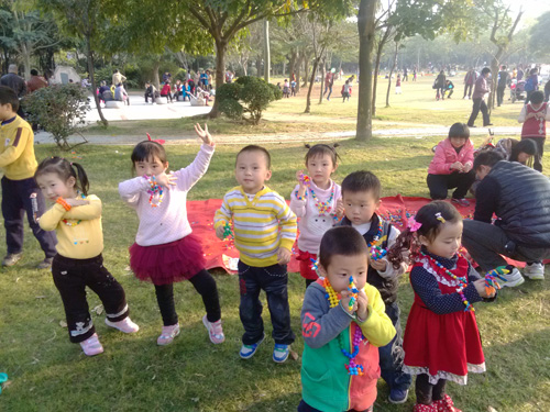 5宝贝们各秀各的型_乐为玩具