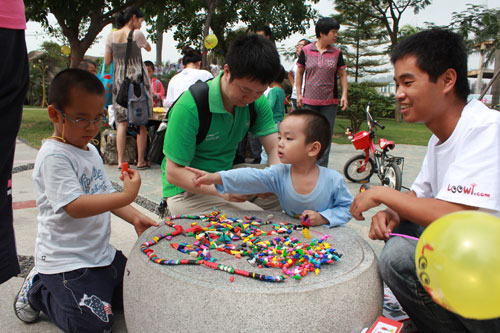 厦门大学“Phoenix”公益实践团队,关注山区儿童后期宣传活动,厦门南湖公园